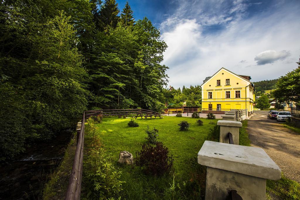 Yellow Ski Apartments Rokytnice nad Jizerou Esterno foto